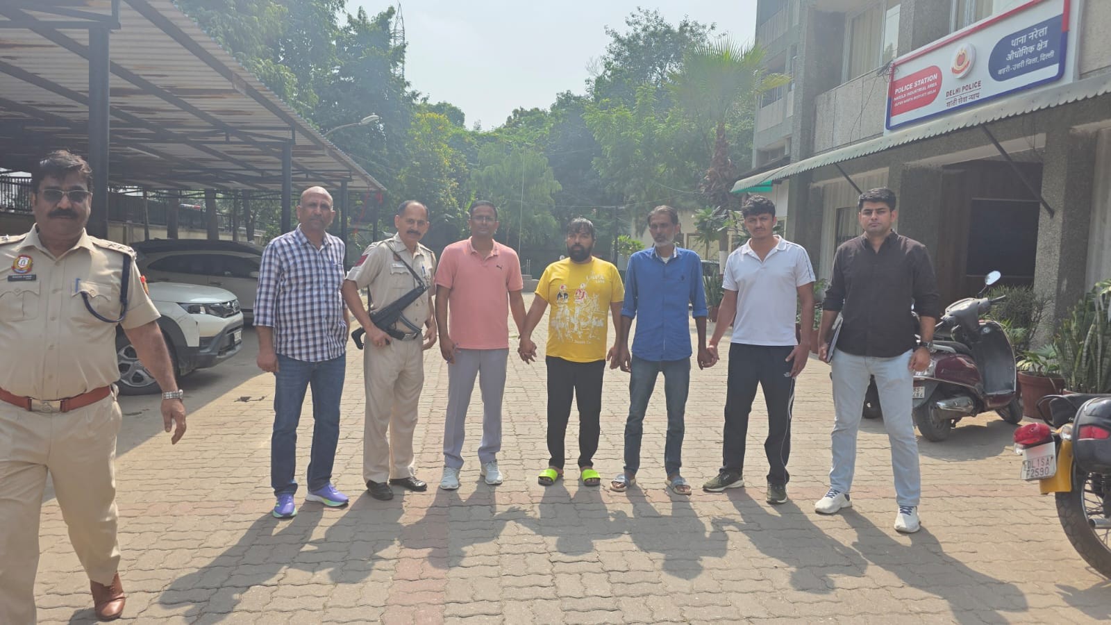 दिल्ली: MCOCA मामले में फरार दो आरोपी गिरफ्तार, ₹30 लाख नकद और थार गाड़ी बरामद; सट्टा अड्डे पर भी छापा