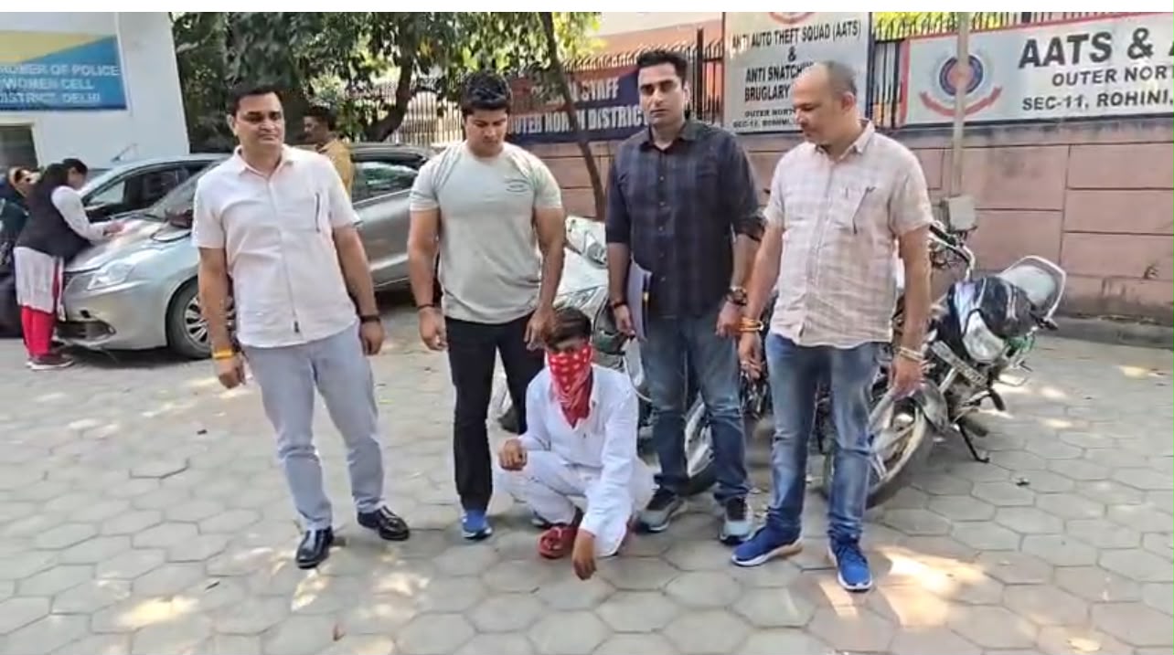 रोहिणी में वाहन चोर गिरफ्तार, चोरी की 7 बाइक और स्कूटी बरामद; कई थानों की वारदातों से जुड़े तार