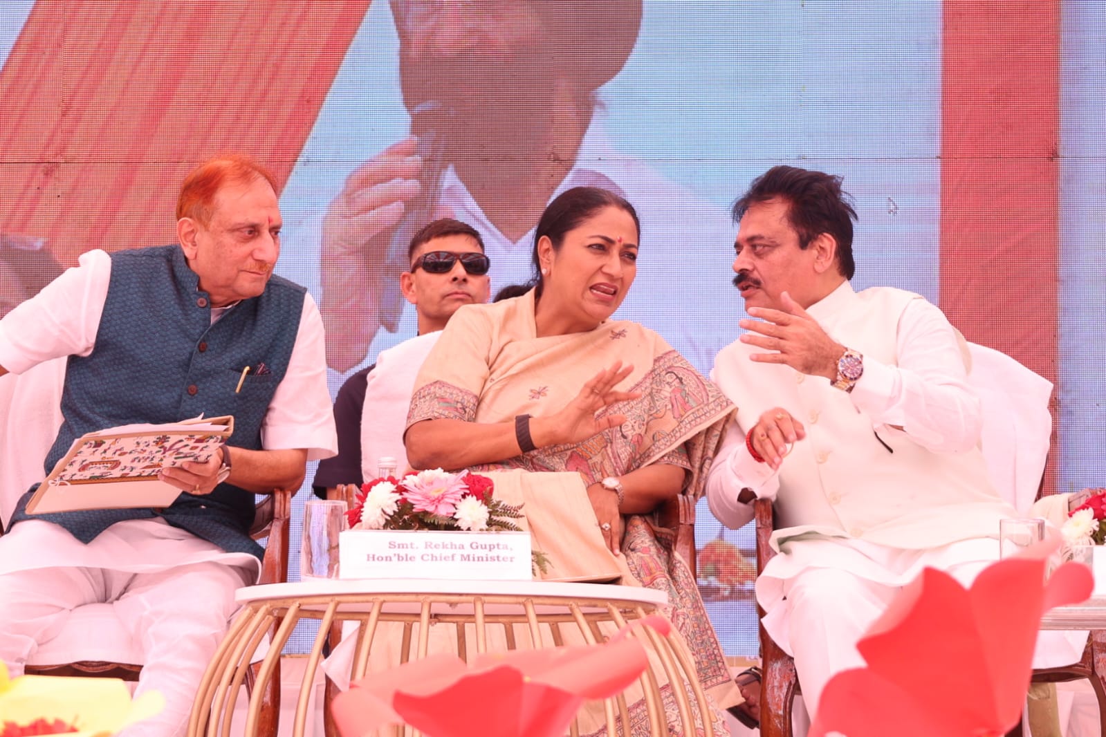 MCD के 1,500 स्कूलों में प्रिंटर वितरण शुरू, टैगोर गार्डन में रोबोटिक्स लैब और ‘Science on Wheels’ से मिलेगी डिजिटल शिक्षा